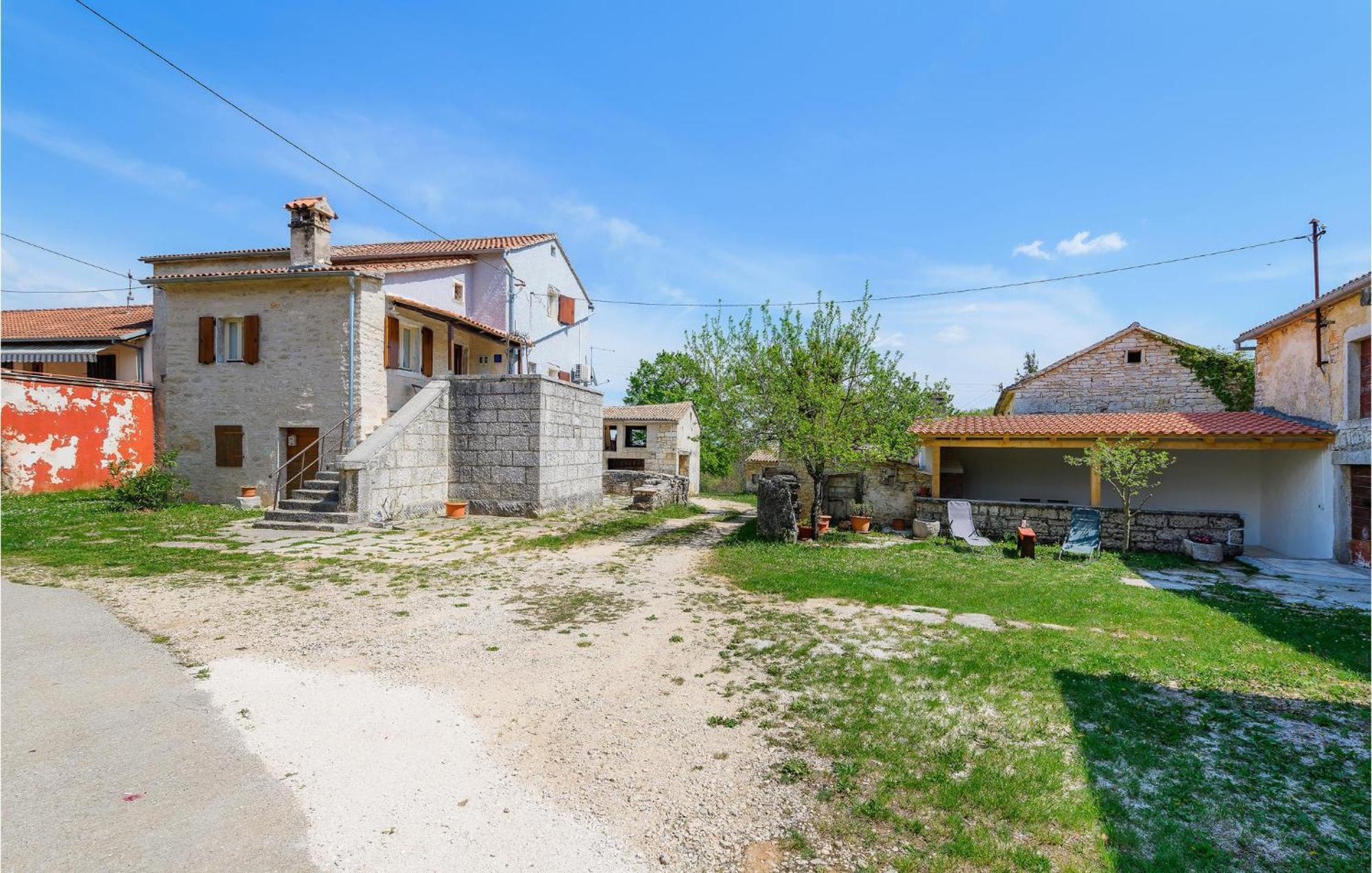 Cozy Home In Pazin With House A Panoramic View Exterior foto